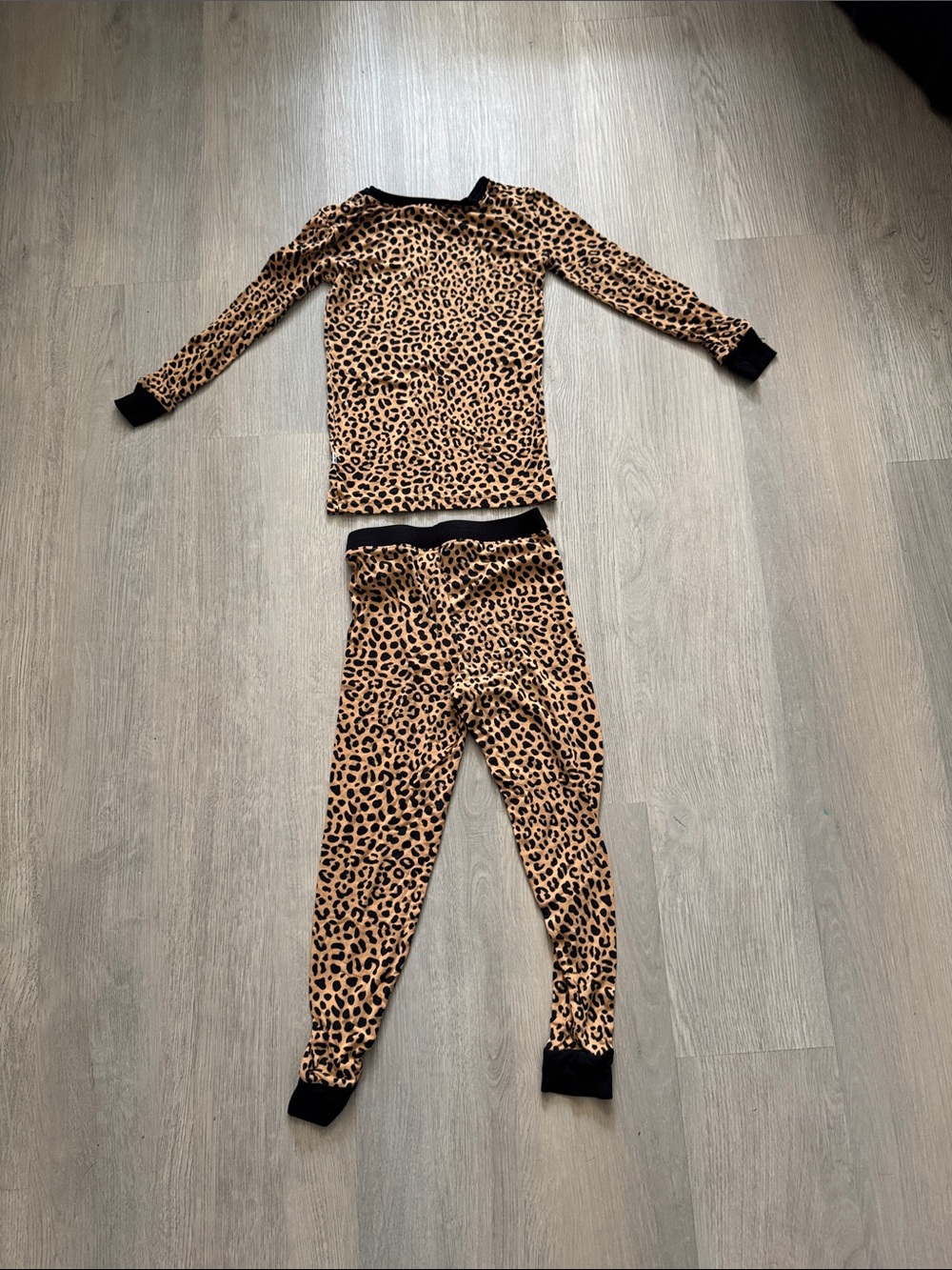 Little Sleepies- 4T Leopard Print Kids Pajama Set. Gently Used Condition. - Picture 4 of 4